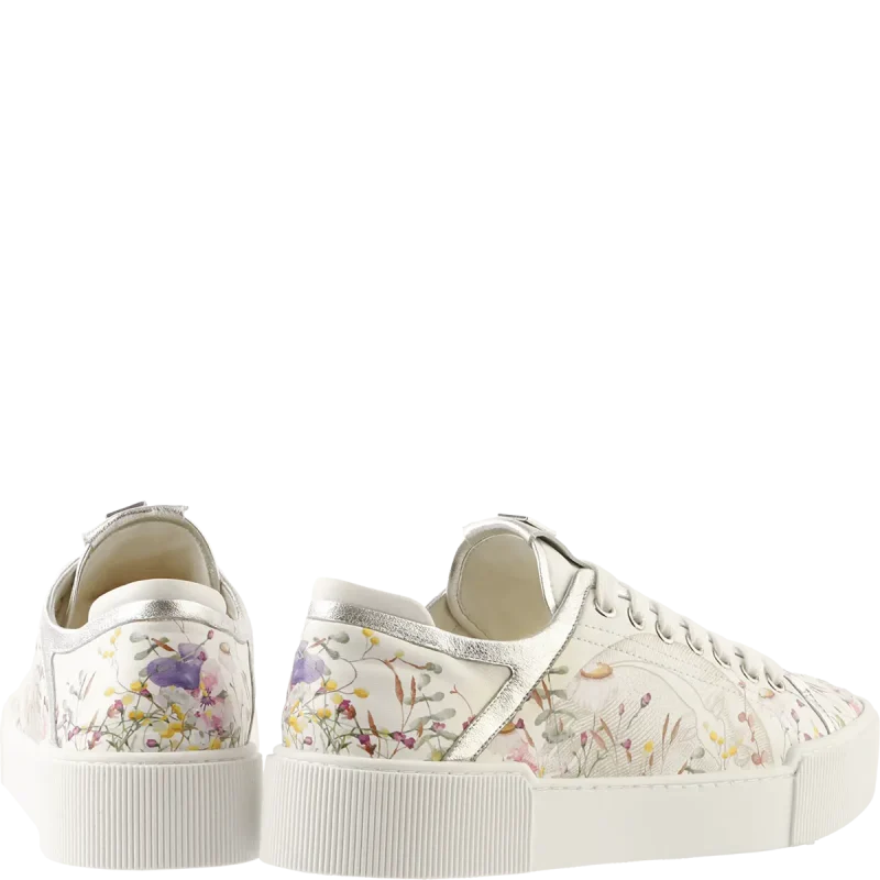 Parte trasera de las zapatillas de piel con flores y acabados metalizados de Högl