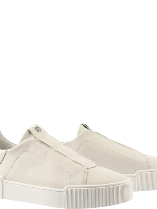 Zapatillas blancas sin cordones para mujer, vista lateral y diagonal – modelo Högl 9103660.