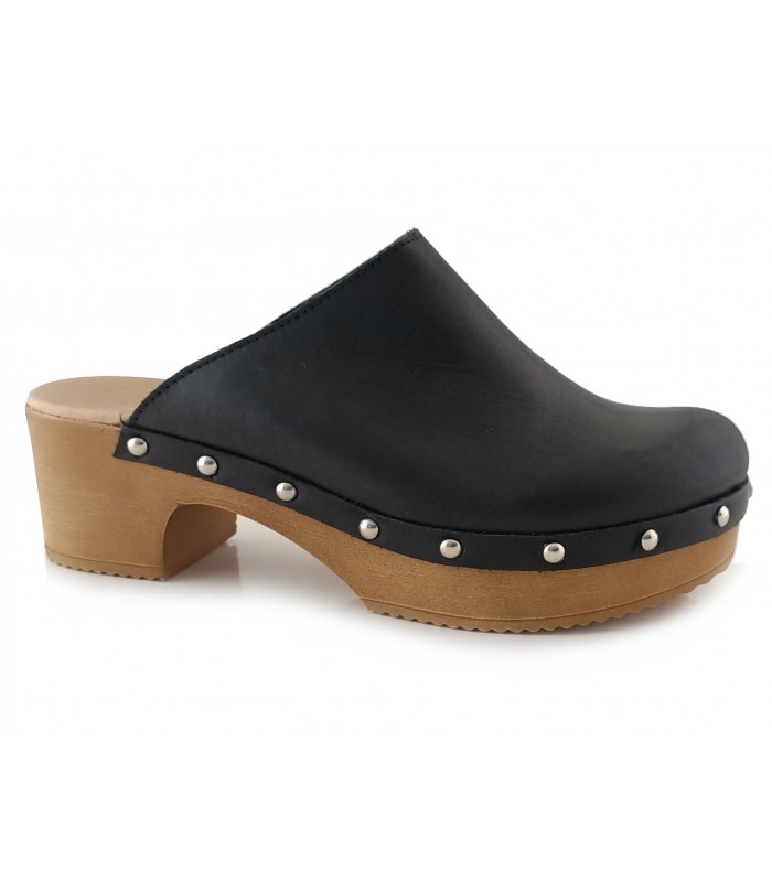 Zueco negro de piel sin talonera con base de madera y tachuelas – modelo 6195702 de Help The Trees.